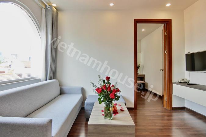 One-bedroom apartment quietly located in small alley