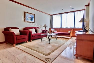 Super generous 1 bedroom near Notre Dame Cathedral