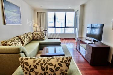 Sun-infused apartment with sleek design