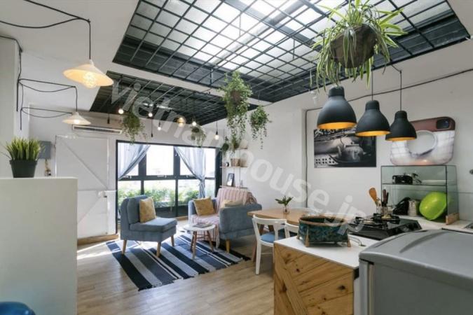 Promises a luxurious lifestyle & convenience