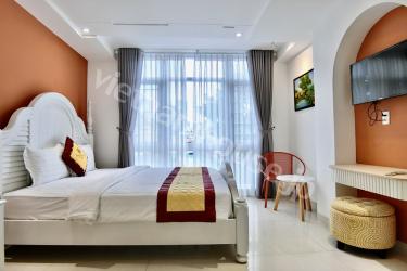 Footsteps to Ben Thanh market and shopping malls