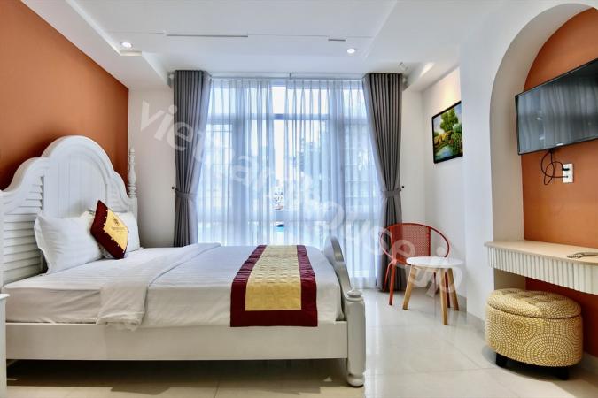 Footsteps to Ben Thanh market and shopping malls