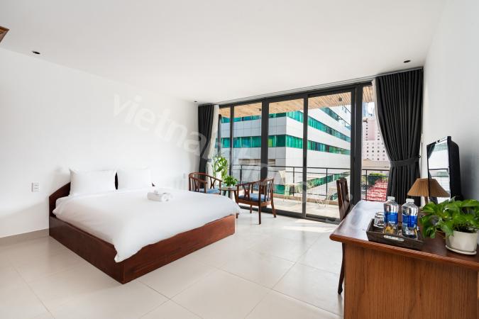 バスタブ付き・日本街徒歩圏内の明るいスタジオ