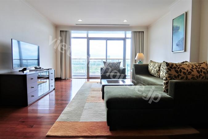 Spacious serviced apartment in Land Mark near to Le Thanh Ton District 1