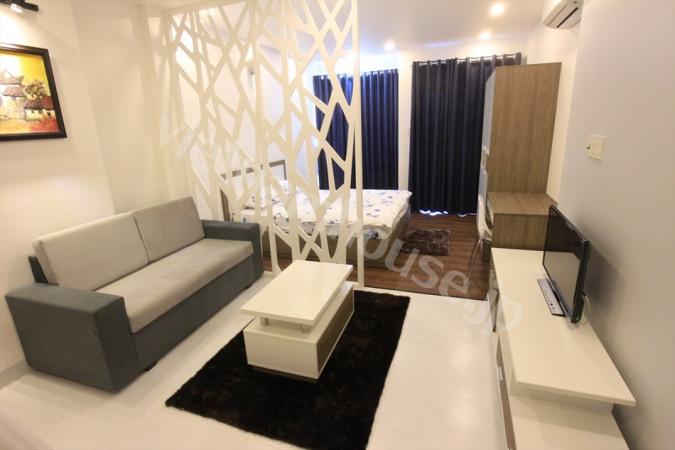 Modern apartment with balcony near Le Van Tam Park