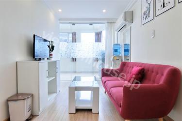 Breezy and bright studio in the center of District 1