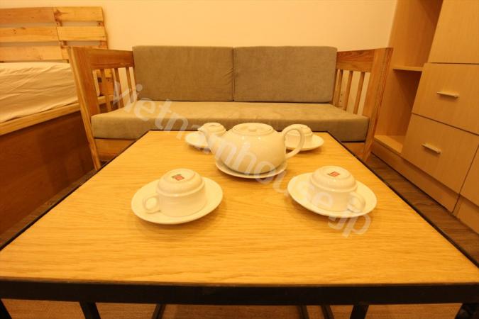 シンプルで小さいバルコニー付きワンルーム