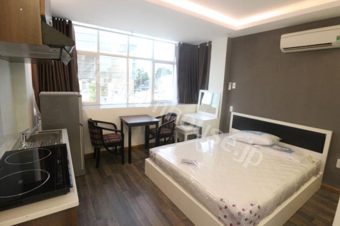 レタントン日本人街のバスタブ付き明るいワンルーム