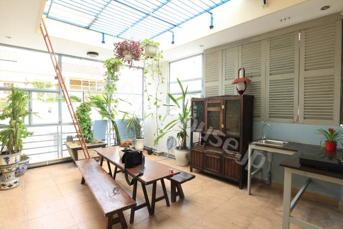 大きなテラスと屋外キッチン