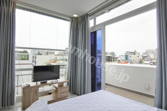 Expansive balcony for entertaining in studio