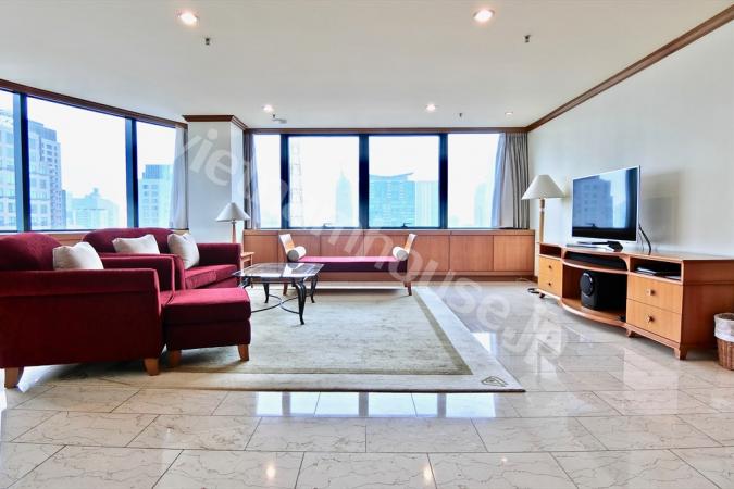 Oversized lounge room for your lovely family