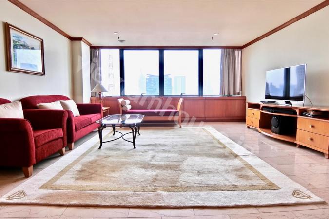 Nice pool with awesome view of skycrapers