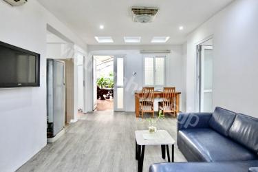 Rooftop serviced apartment with internal garden