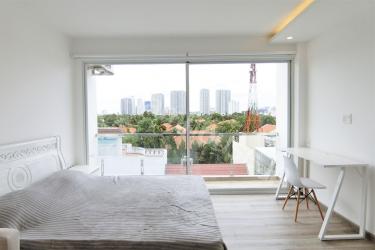 全部窓！白基調！新築！