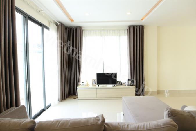 Sunny Apartment with pool and gym in Thao Dien, District 2.