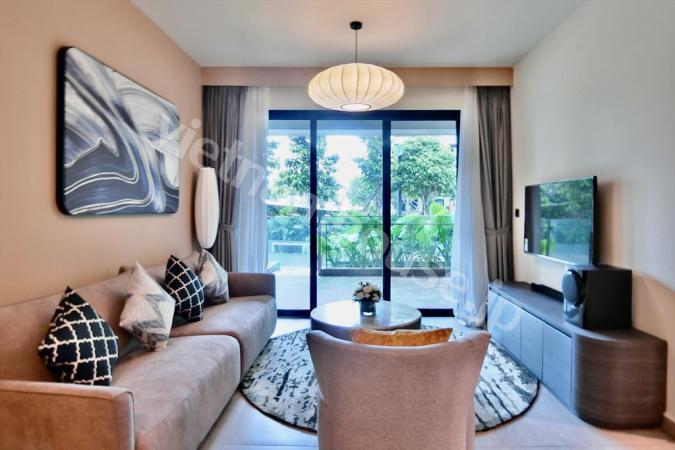 Nice L-shaped balcony covering whole apartment