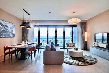 Massive four-bedroom condominium only for executives