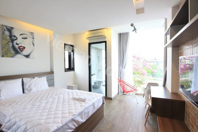 Enjoy the beautiful view at Nhieu Loc channel in Dist 3.