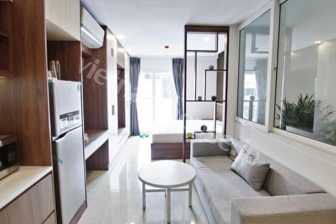 Sunshine on balcony serviced apartment at district 3