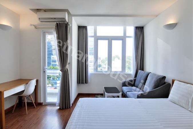 Ready to move straight in this renovated apartment