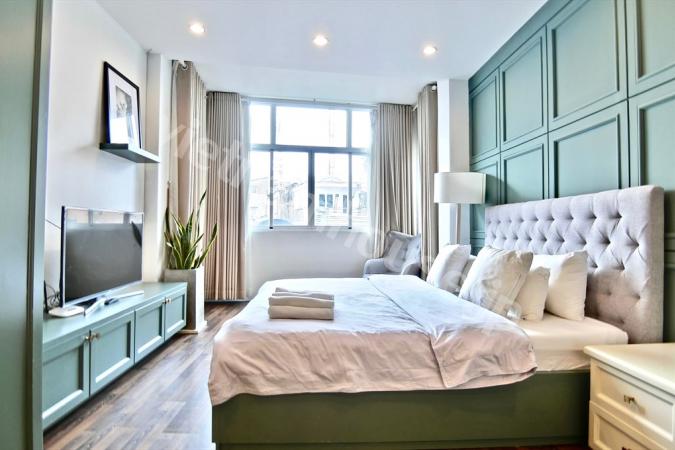 Ideal serviced apartment near crowded crossroad District 3