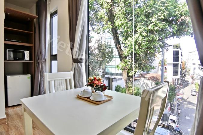 Well-designed studio apartment near the crowded crossroad