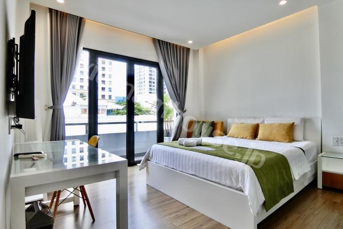 Studio with bathtub in District 4.