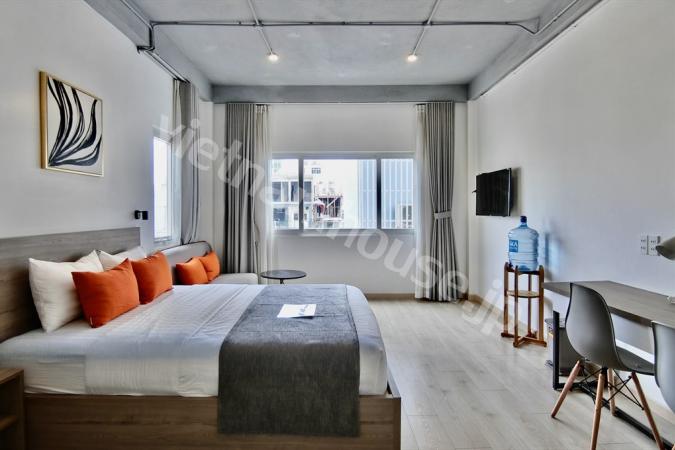 Sun-flooded studio apartment District 4