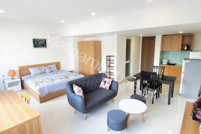 The apartment is conveniently located to move to the downtown district