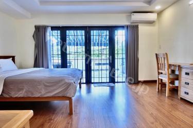 Enormous balcony for entertaining during any seasons