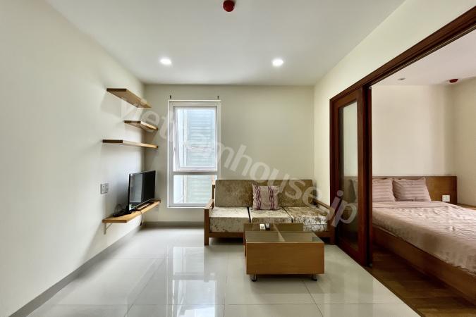 A one-bedroom serviced apartment located in a prime spot in central Binh Thanh, offering easy access to surrounding districts.