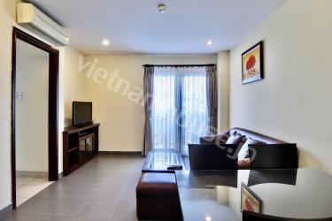 Giải nhiệt mùa hè tại hồ bơi trong nhà của căn hộ dịch vụ tuyệt vời nhất Phú Nhuận.