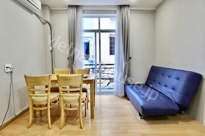 Một quãng lái xe hơi ngắn đến cảng hàng không quốc tế Tân Sơn Nhất